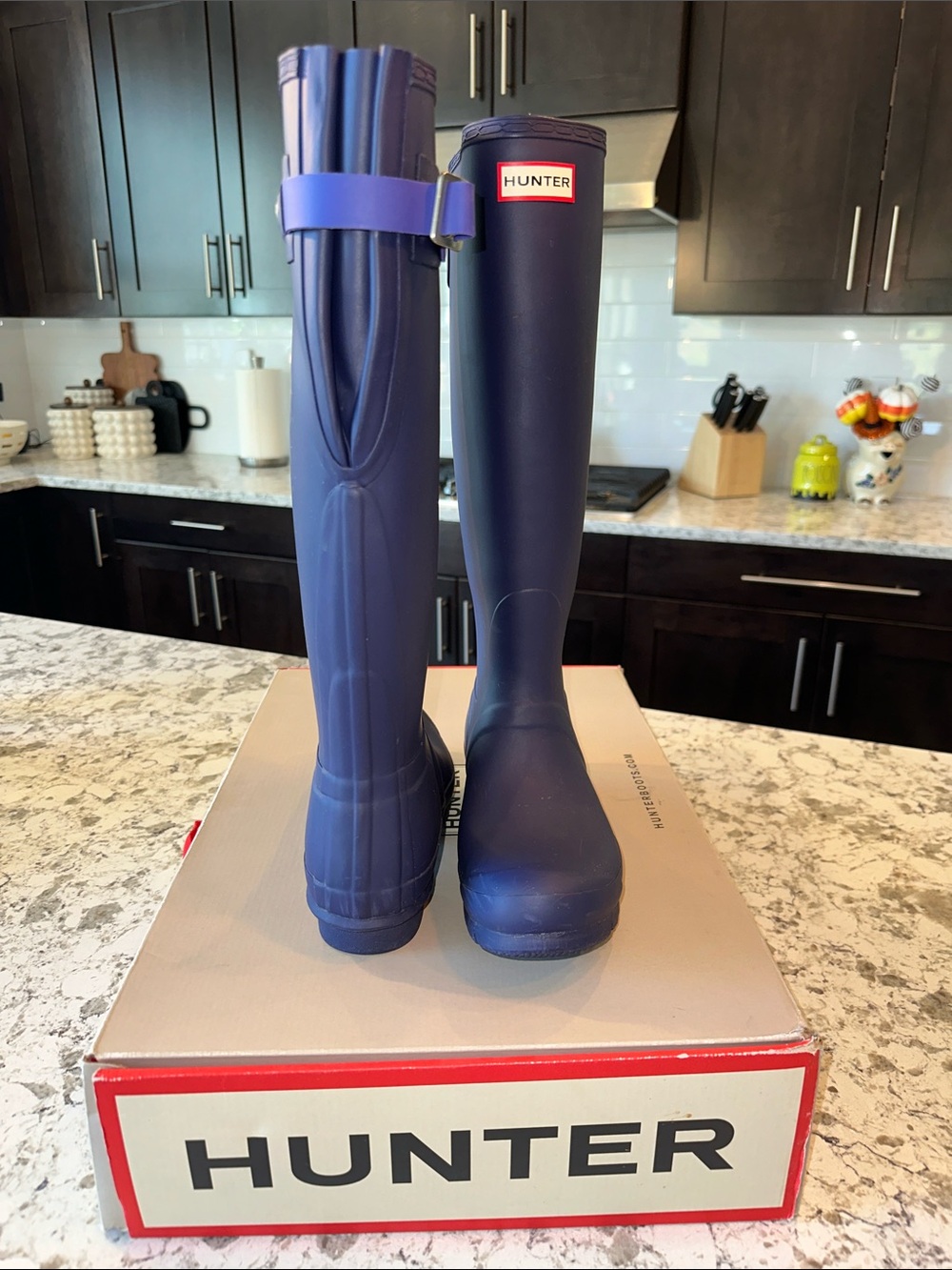Women’s Original Adjustable Back Hunter Boots in Melody/Electric Storm. Size 9